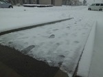雪かきしたあと、再び雪が積もる。
